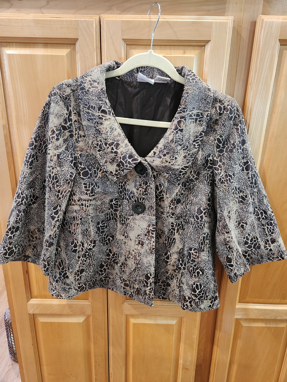 Studio Short Patterned Jacket in Brown and Black
